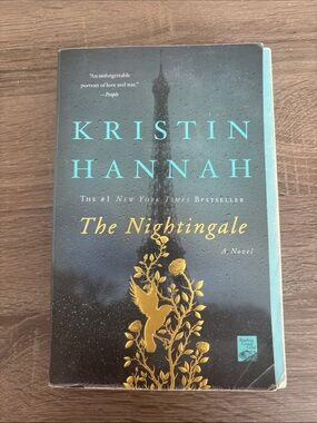 Kristin Hannah "The Nightingale" soft cover